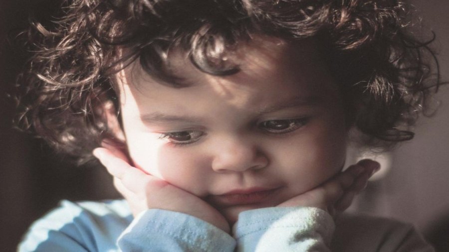 close-up photography of girl during daytime