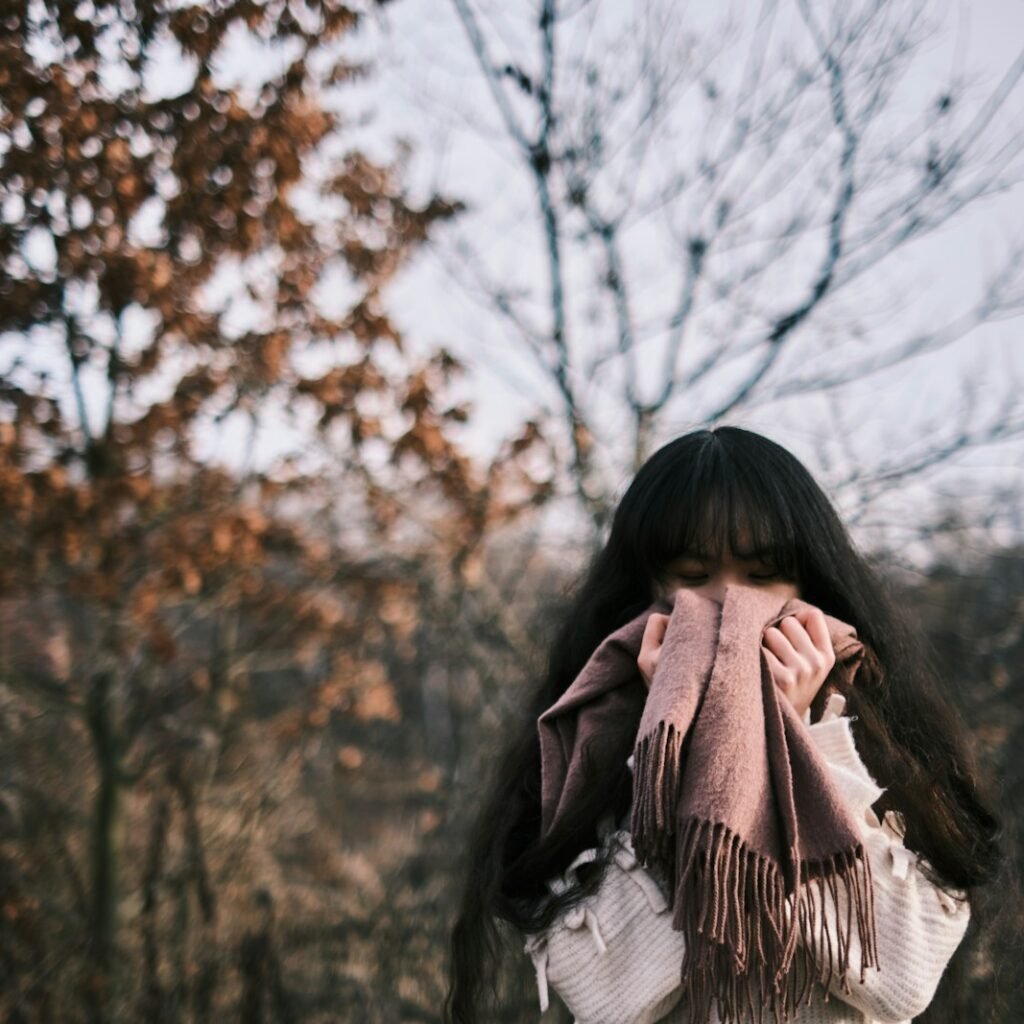 Toxic positivity suppresses real emotions and prevents emotional connection (toxic positivity and healthy optimism)