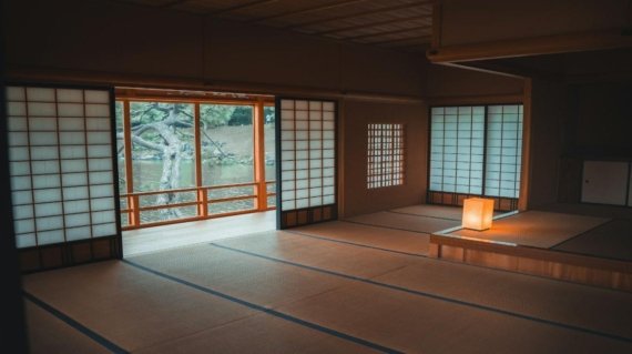 An empty room with a lantern in the middle